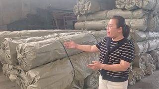 Gabion mesh roll product display and packaging