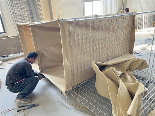 5mm Wire Defensive Barrier 20 Cells 1*1*1M 1*1*5M Flexibility Black Welded Mesh Shield Guardian