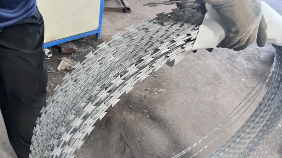 Galvanized Security Fencing Razor Barbed Wire With Clips Cross