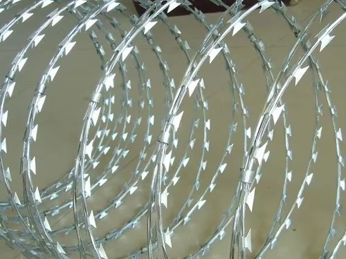 Galvanized Security Fencing Razor Barbed Wire With Clips Cross