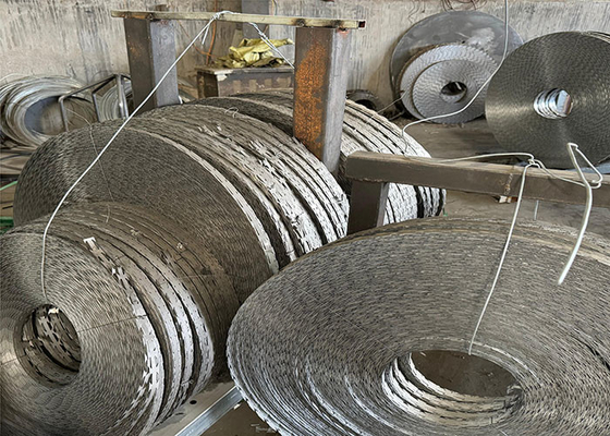 Anti Rust Galvanized Concertina Razor Barbed Wire Security Fencing