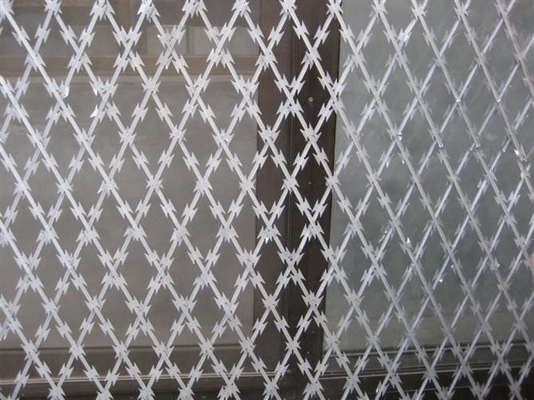 High Quality Razor Barbed Wire 0.5mm-5.0mm Barbed Wire Galvanized Bto-12 Galvanized Razor Barbed Wire Protection