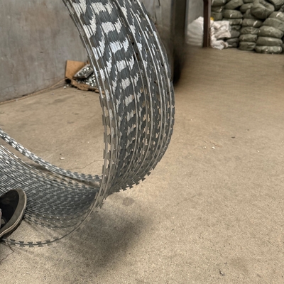Wholesale Hot Galvanized Razor Barbed Wire Roll Used With Chain Link Fence