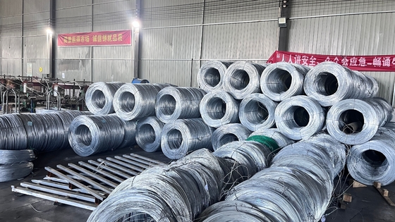 Factory Hot Dipped Galvanized Barbed Wire For Mesh Security Fencing 12.5 Gauge 18 Gauge PVC Coated Iron Barbed Wire