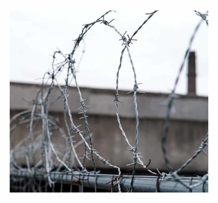 Hot Dipped Galvanized Fencing High Tensile Barbed Wire 1.6Mm 300M
