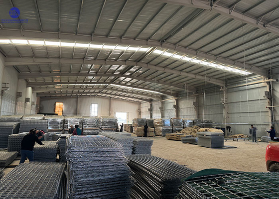 Hot Dipped Galvanized Welded Wire Mesh Defensive Barrier For Security Fencing