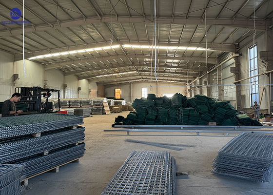 Hot Dipped Galvanized Welded Wire Mesh Defensive Barrier For Security Fencing