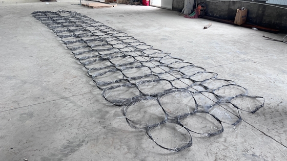 High Zinc Galvanized Tank Track Wrapping Net Putanka Border Defense Tank Obstacle Net Anti Tank Barrier Wire Mesh