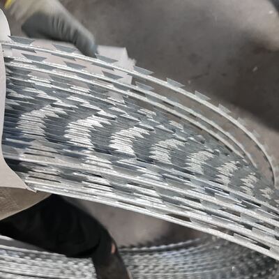 Rust-proof Galvanized Iron Cross Razor Barbed Wire Home Security 100MM-960MM Coil Diameter 10-65mm Barb Length BTO-22 Stock