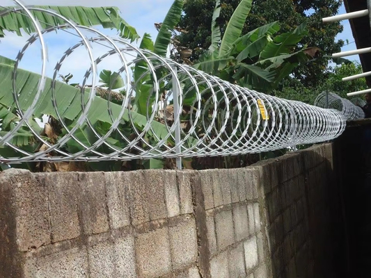 Hot Sale Stainless Steel Galvanized Razor Barbed Wire Length Per Roll In South Africa